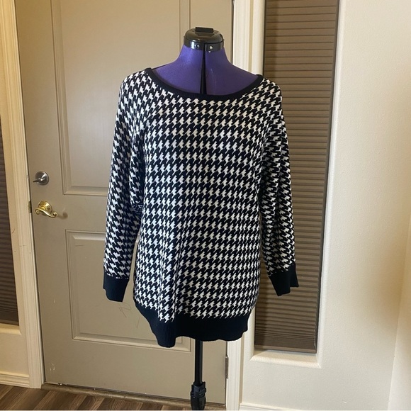 3 for 12$ Carolyn Taylor black and white sweater size XL - Picture 6 of 7